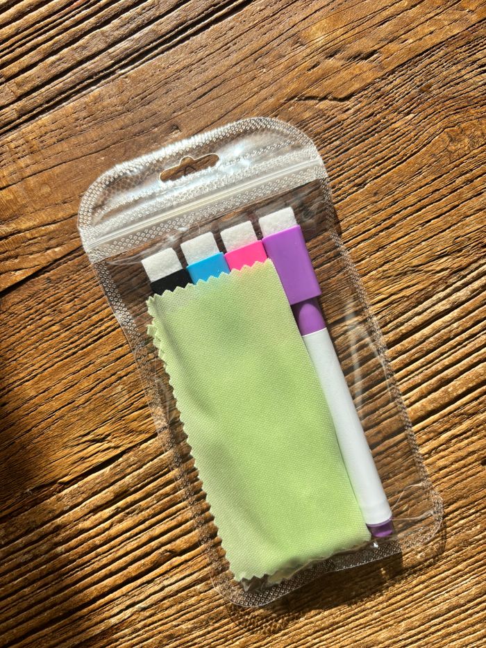 Lots de 4 feutres effaçables + chiffonette - photo numéro 2