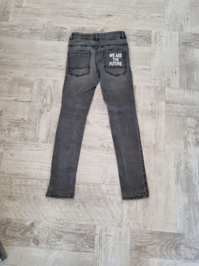 Jeans Skinny, effet usé (acheté comme ça) Taille 10 ans - photo numéro 2