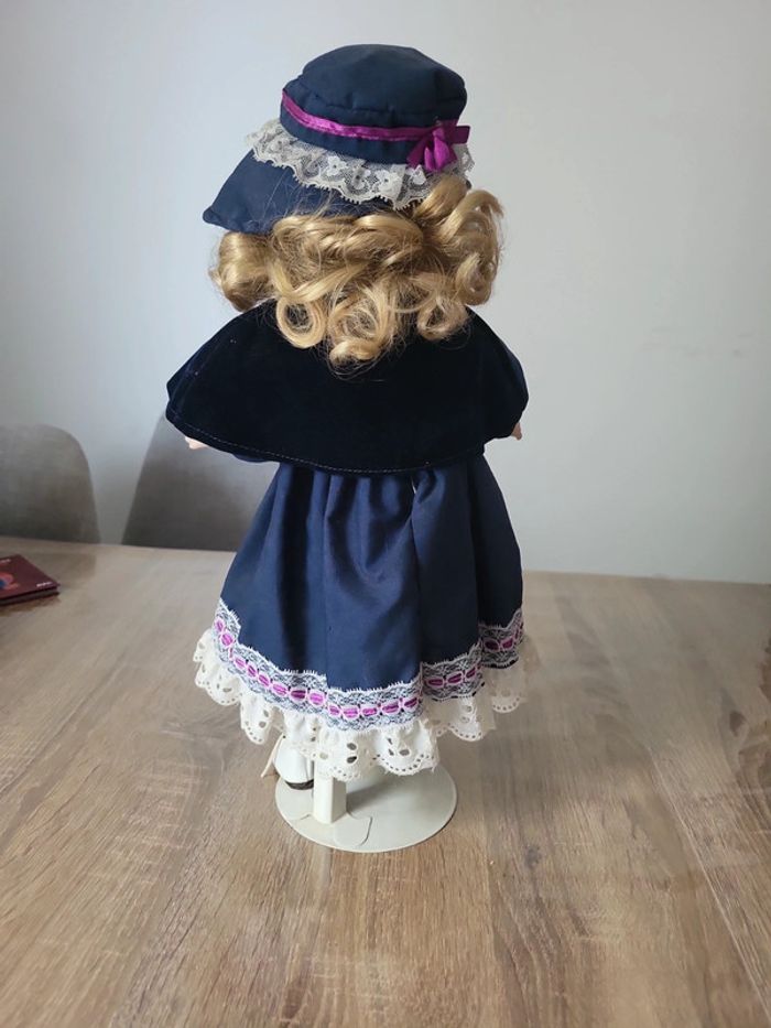 Poupée en porcelaine - photo numéro 9