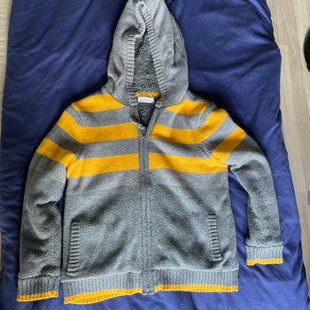 Gilet garçon orchestra gris et jaune bon état 8 ans