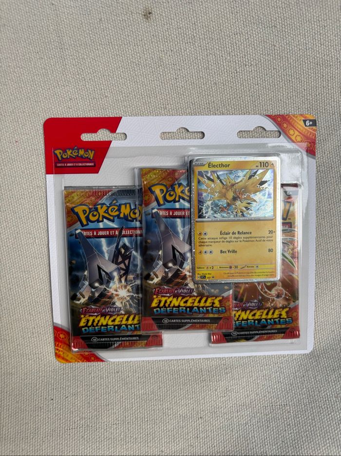 Pokémon Tri pack EV8 étincelles déferlantes