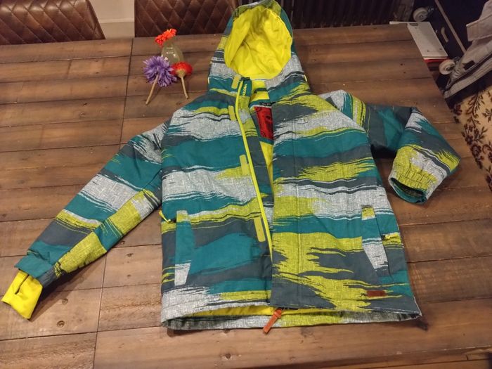 Parka Protest vert et jaune garçon 12-13 ans – Capuche – Très bon état