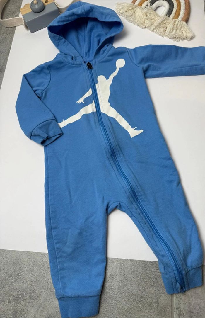 Combinaison Jordan baby garçon bleue taille 12 mois parfait état - photo numéro 2
