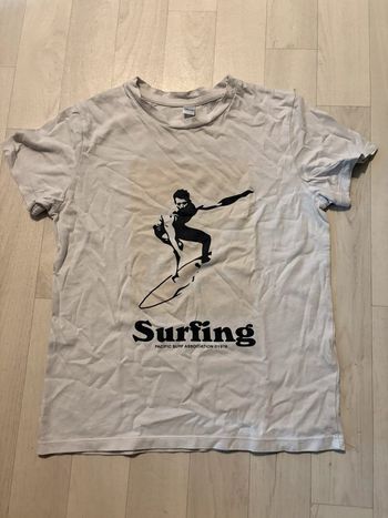 T-shirt blanc 9/10 ans manches courtes très bon état