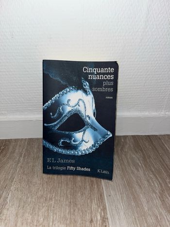 Livre « Cinquante nuances plus sombres »