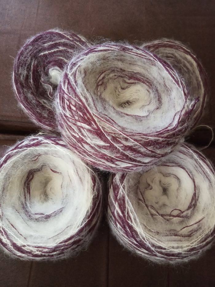 Lot de 5 Pelotes Fantaisies Tons Prunes et Blancs (340g)