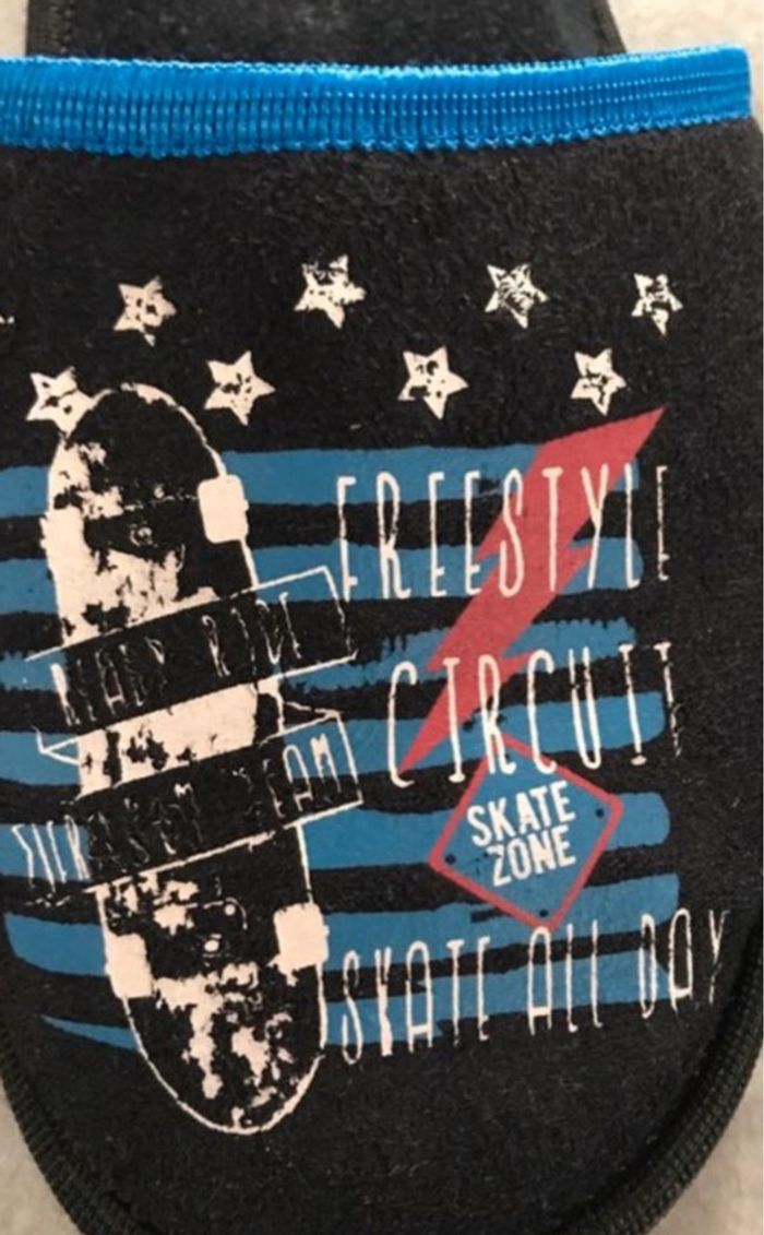 paire de pantoufles garçon noire et bleu pointure 33 inextenso passées en machine - photo numéro 6