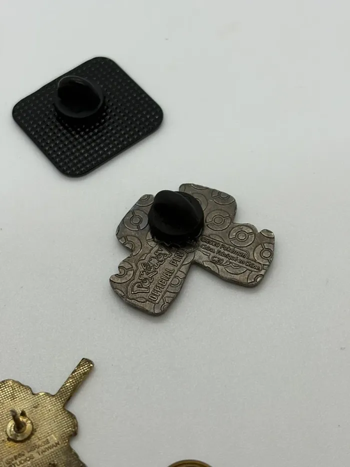 Lot de pins - photo numéro 14