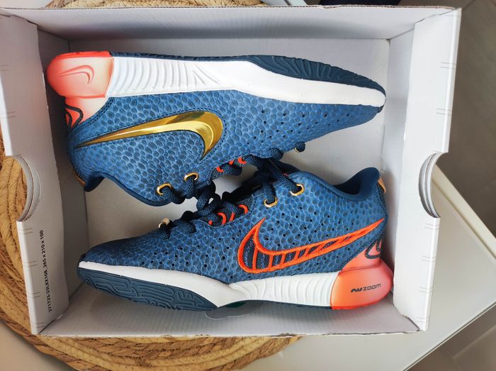 Baskets Nike LeBron XXI.  Taille 35.5 - photo numéro 10