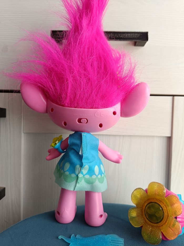 Poupée sonore et lumineuse Troll - photo numéro 2