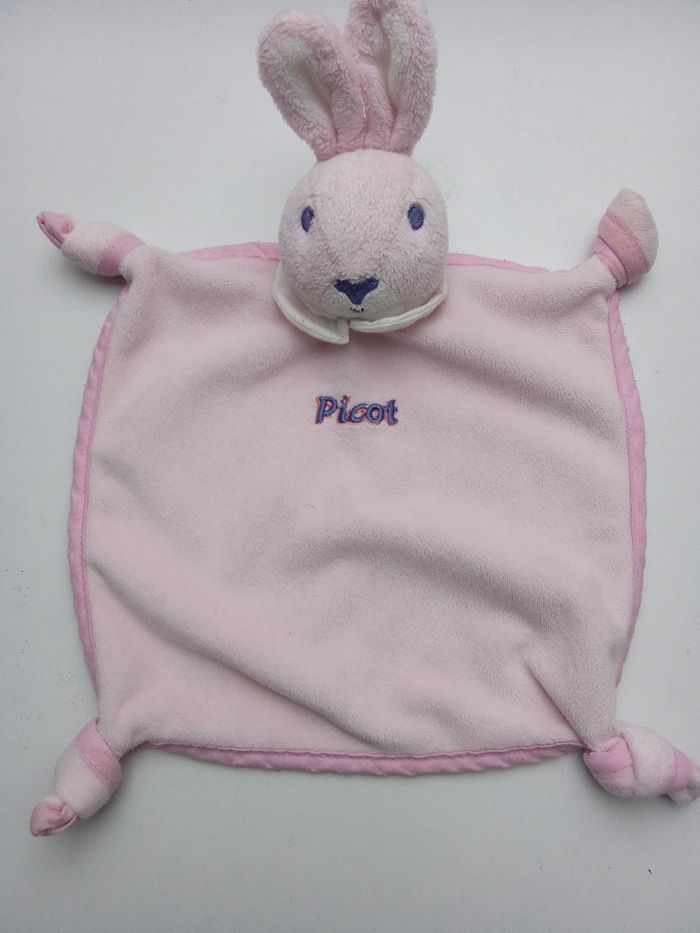 Doudou fille rose lapin marque picot