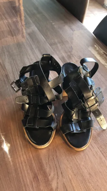 sandale talon noir