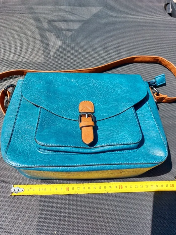 S'accroche turquoise avec nombreuses pochettes - photo numéro 2