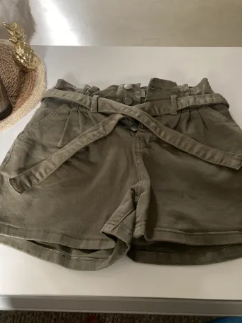Short avec ceinture