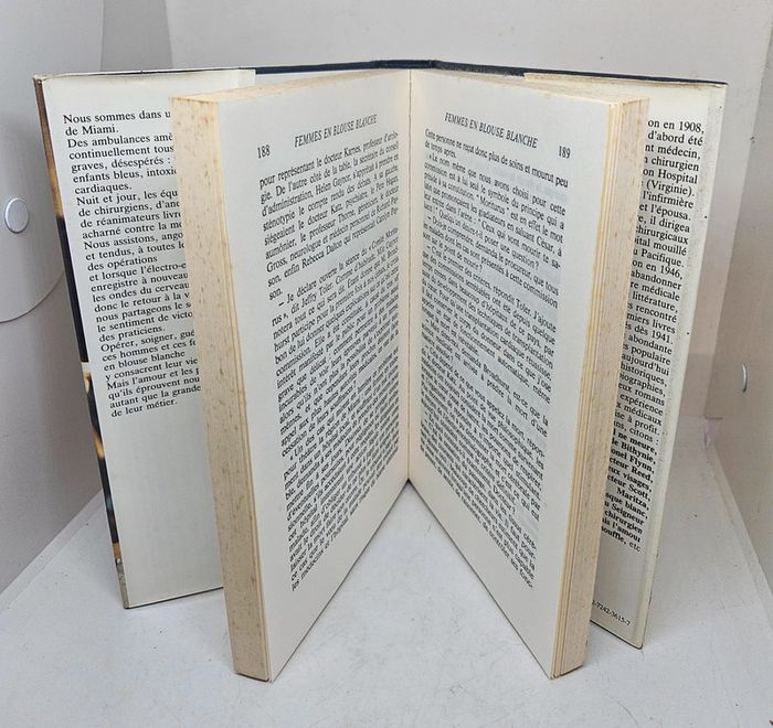 "Femmes en blouse blanche", de Slaughter.
338 pages.
ISBN : 2.7242.3615.7 - photo numéro 4