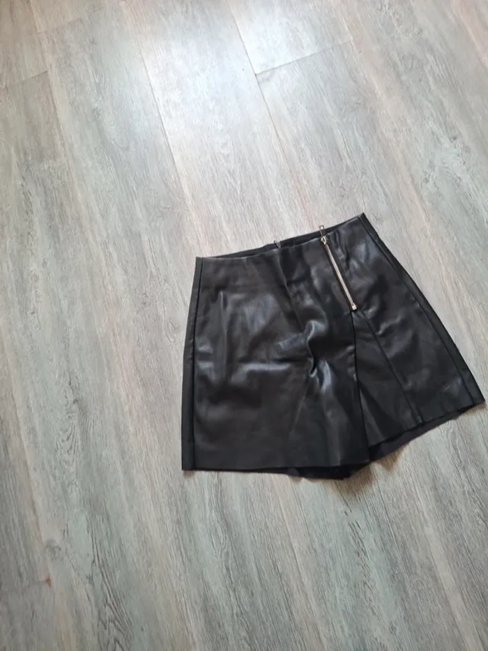 Jupe en simili cuir - photo numéro 3