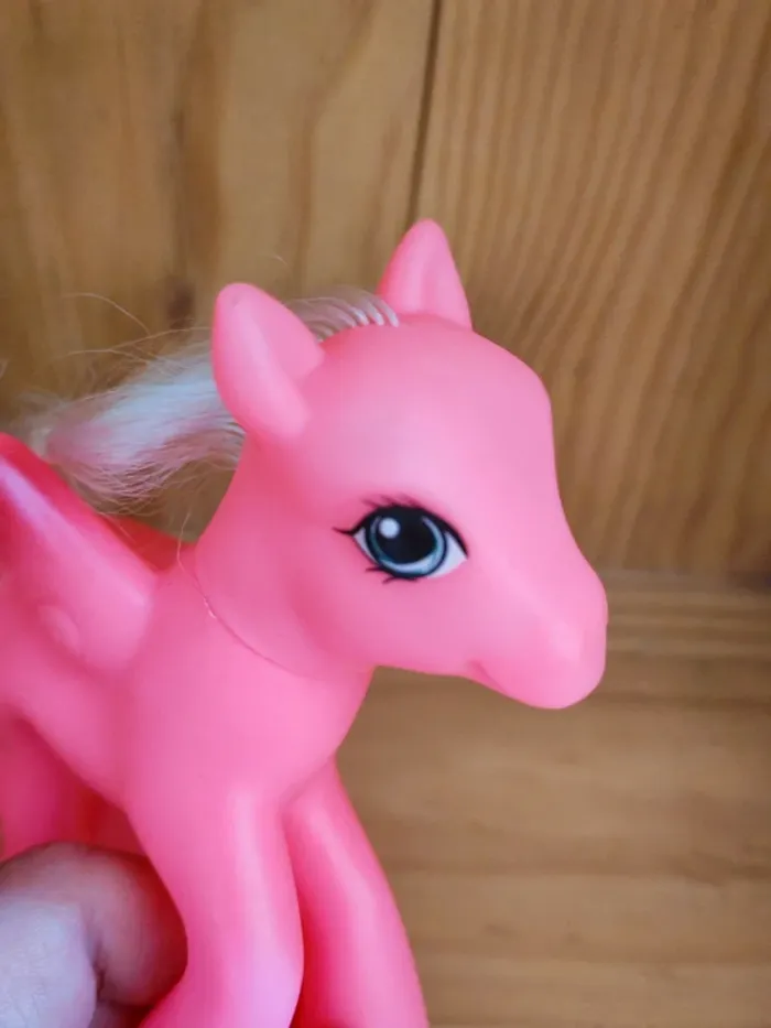 Petit poney rose pétant crinière blanche - photo numéro 3