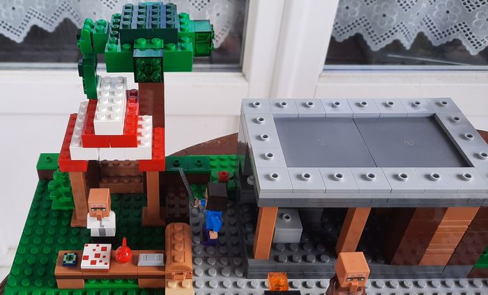 LEGO Minecraft 21128 Le village - photo numéro 2