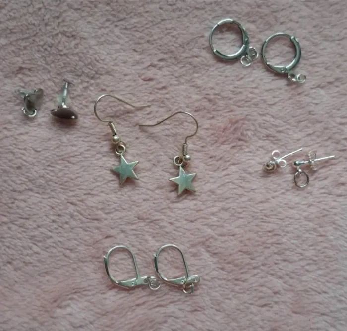 Boucles d'oreilles petites étoiles + Attaches au choix
