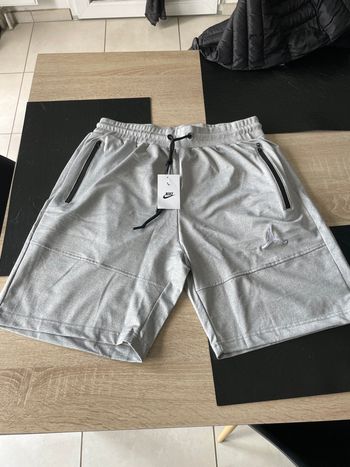 Short Nike Air gris 