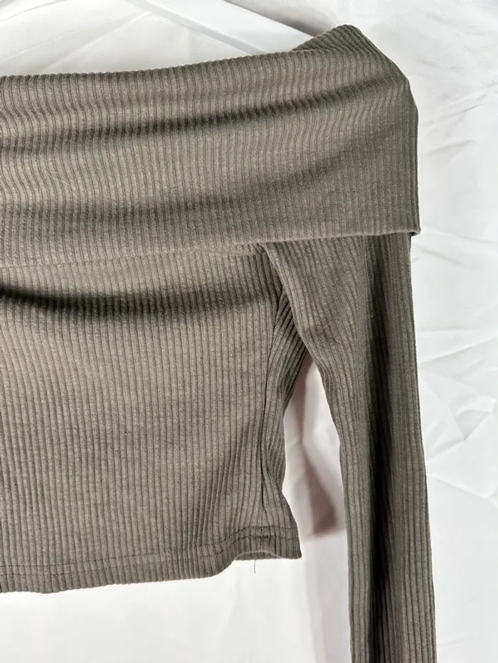 Haut épaule dénudée kaki Shein - photo numéro 6