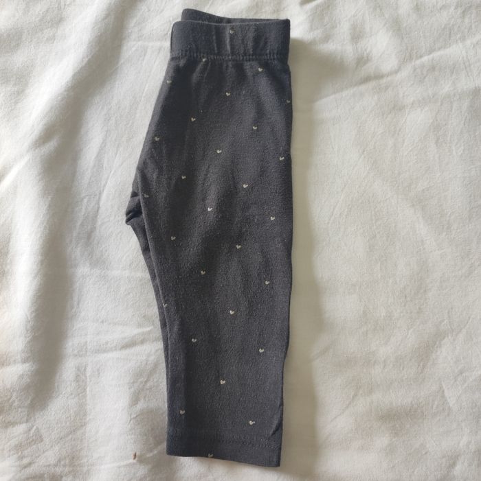 Legging bébé Kiabi 6 mois gris à motifs cœurs - photo numéro 1