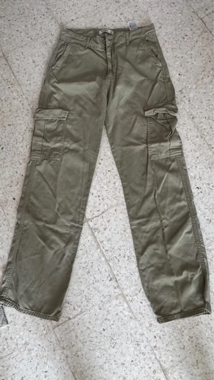 Pantalon kaki large pull and bear 40