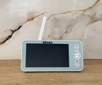 Moniteur parent écran de babyphone Beaba Zen Premium.