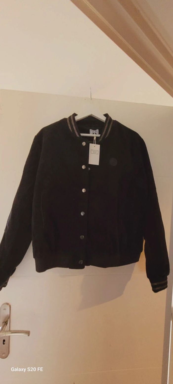 Superbe Teddy en velours noir neuf avec étiquette marque créateur C'est beau la vie taille 44/46