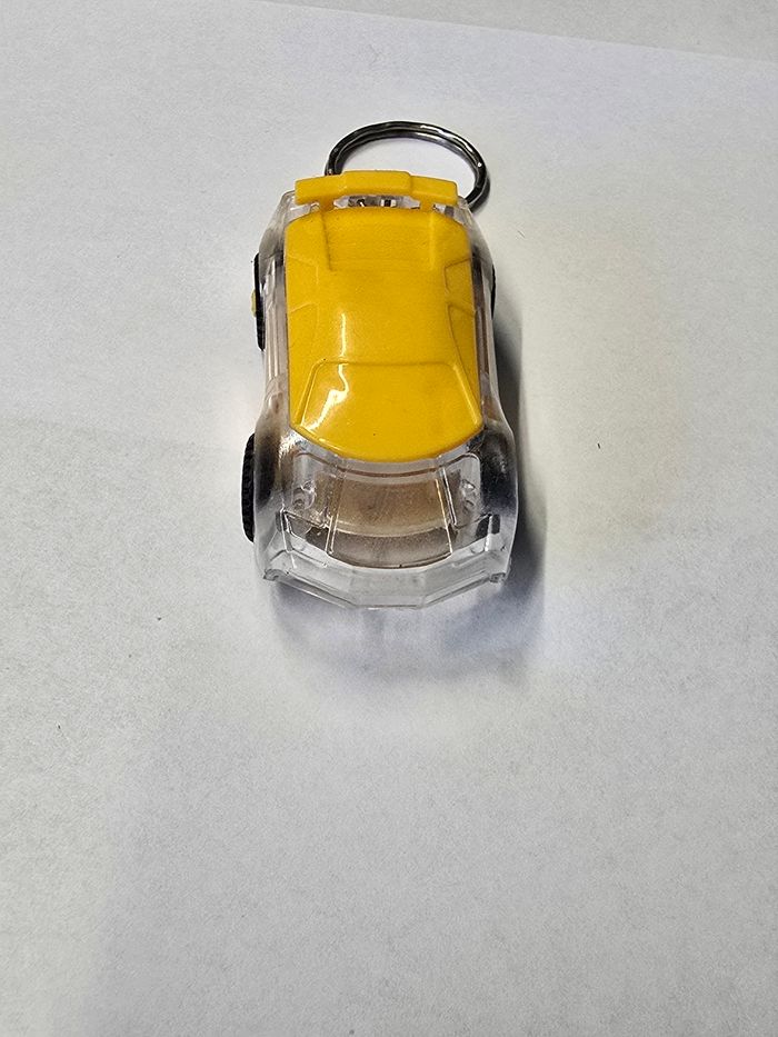 Porte clés voiture qui s'allume - photo numéro 3