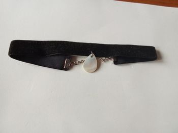 Collier ras de cou elegant