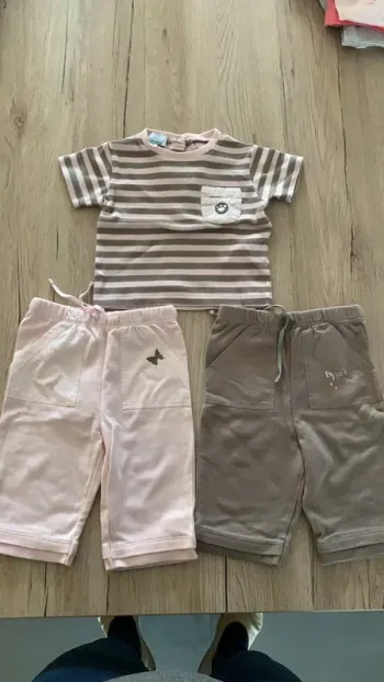 Ensemble 2 pantalons et 1 teeshirt