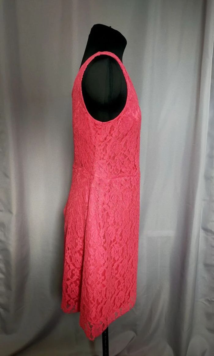 Robe en dentelle fuchsia – Rinascimento – T. M - photo numéro 2