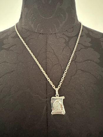 Chaîne avec pendentif manuscrit