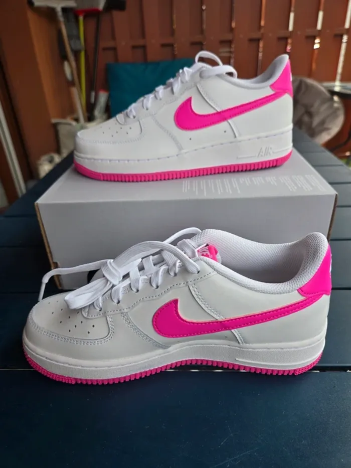 Nike air force 1 taille 38,5 neuves blanc rose fuchsia - photo numéro 3