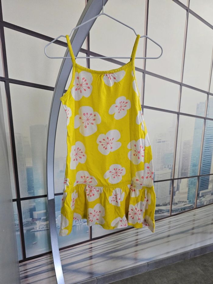 Robe légère jaune taille 3 ans / 94cm