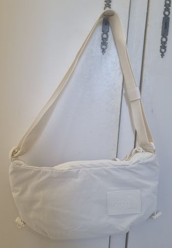 the north face sac bandoulière  w never stop crossbody white dune modèle nfoa81ds sac matelassé 7l