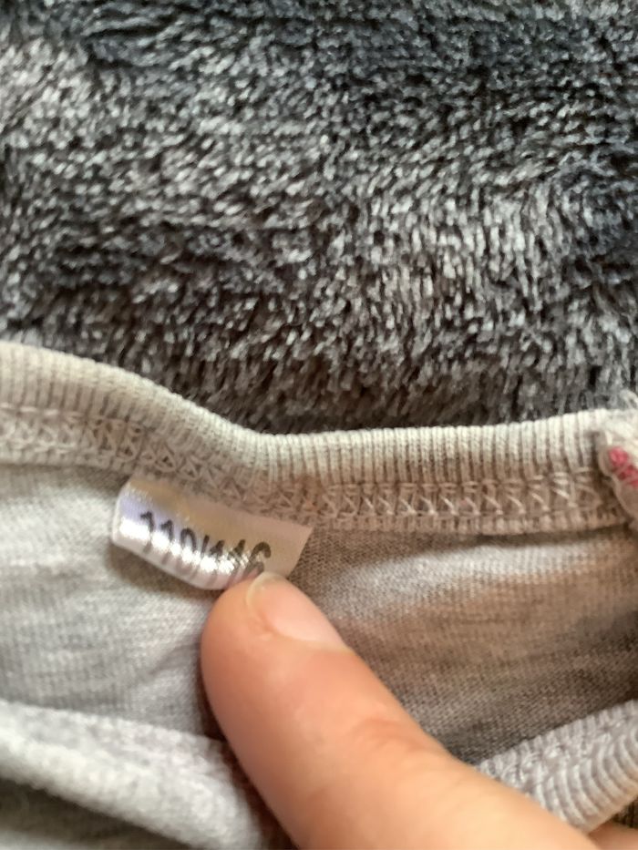 T-shirt manches longues gris et rose taille 110/116 (5/6 ans)  Petites franges sur les côtés - photo numéro 4