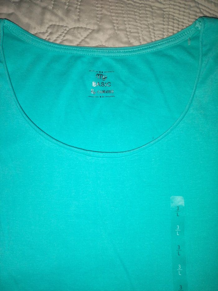 Tee shirt neuf - photo numéro 3