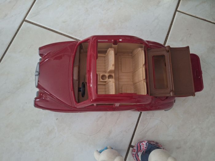Voiture rouge Sylvanians avec 2 personnages - photo numéro 2