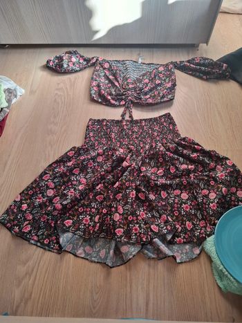 Ensemble short t-shirt top fleurie jamais porté