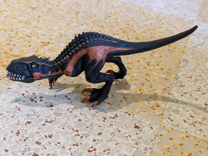 Dinosaure carnivore a 3 pattes - photo numéro 2