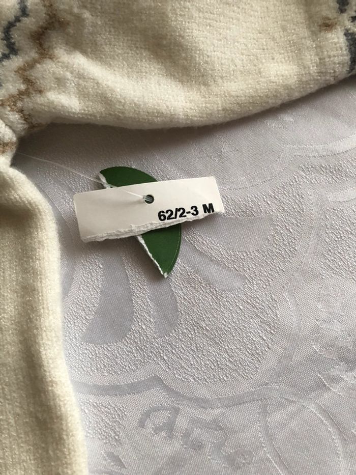 Pull chaud blanc neuf 2/3 mois 62cm. - photo numéro 3