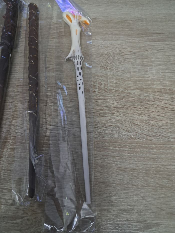 Lot de 4 baguettes Harry Potter vendu avec supports - photo numéro 8