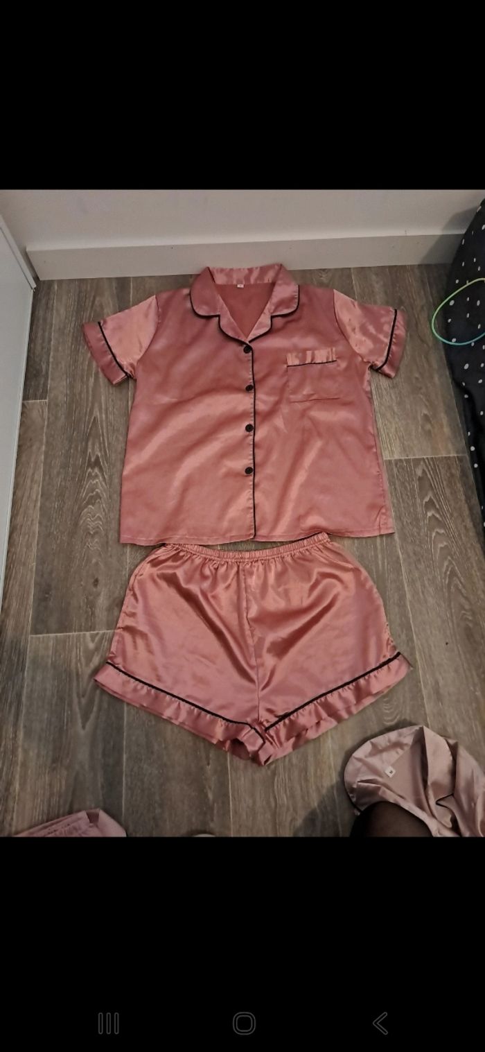 Lot pyjamas femme - photo numéro 2