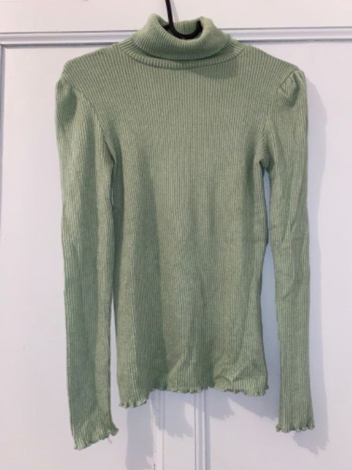 Pull col roulé vert