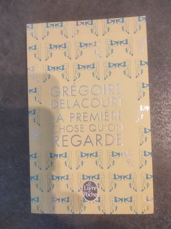 La première chose qu'on regarde Grégoire Delacourt Livre de Poche 2014