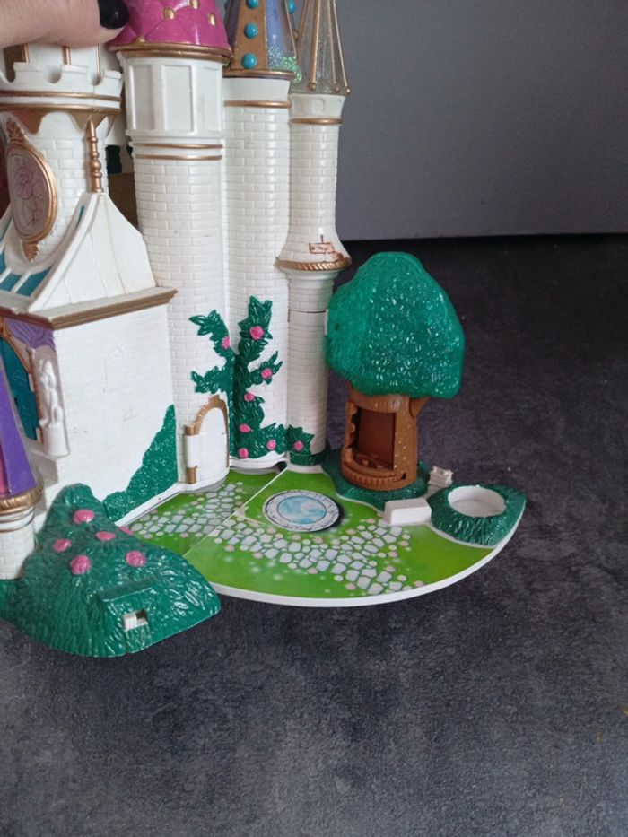 Château La belle et la bete Disney - photo numéro 8