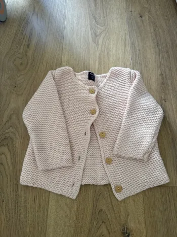 Gilet en maille Kiabi rose poudré