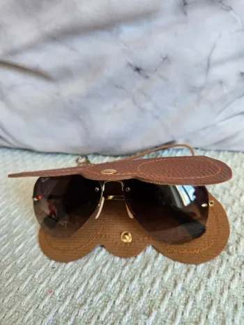 Rangement des lunettes standart.